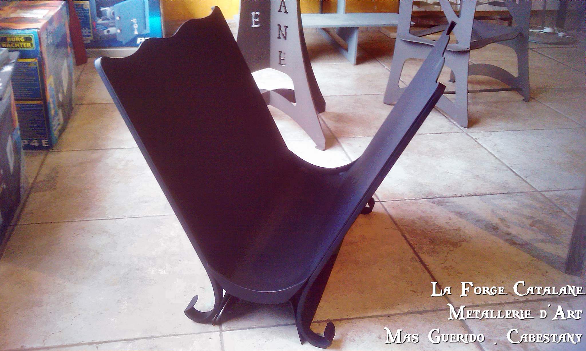 Range bois tole pliee  forge catalane.jpg